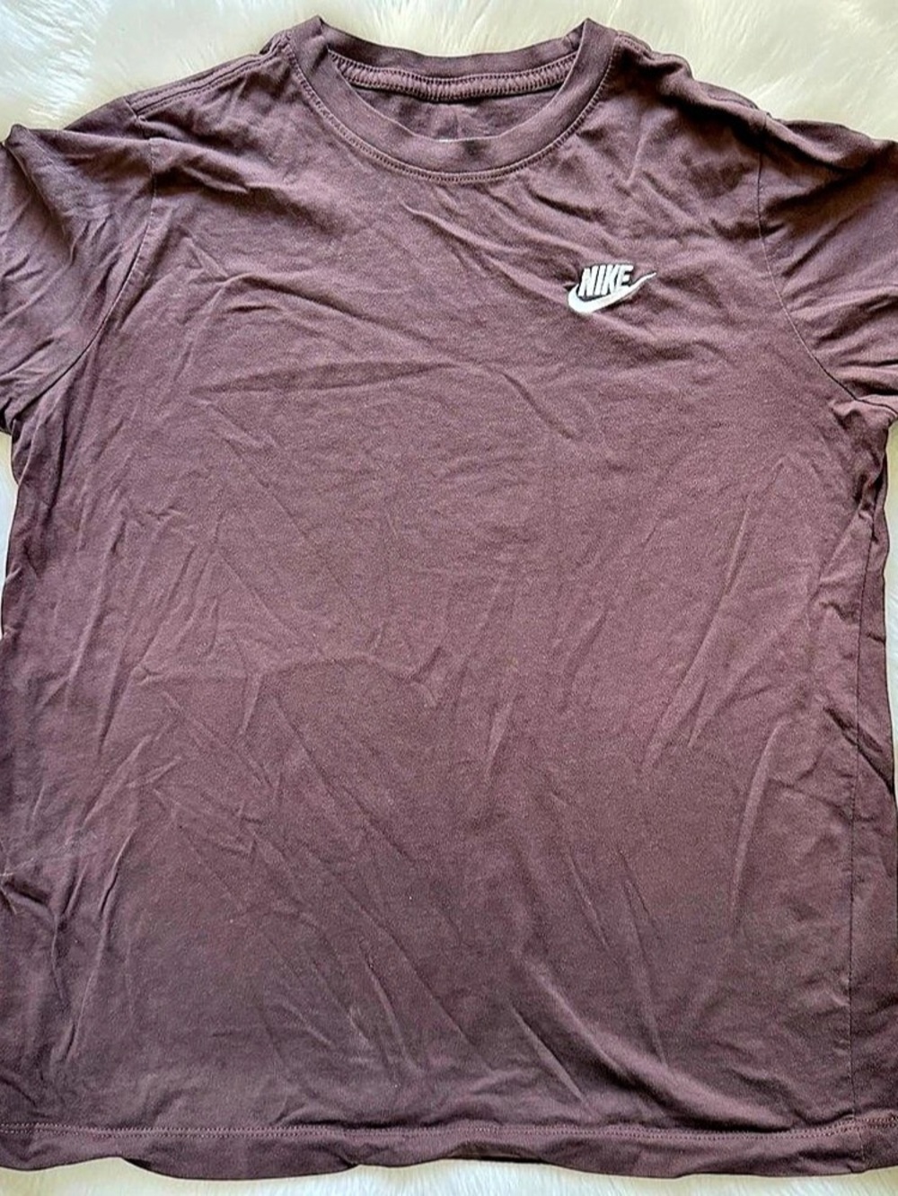 NWOT Nike Boys The Nike Tee Short Sleeve Tee in Dark Purple Size XL